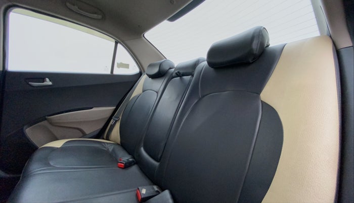 2015 Hyundai Xcent S (O) 1.2, Petrol, Manual, 65,774 km, Right Side Rear Door Cabin
