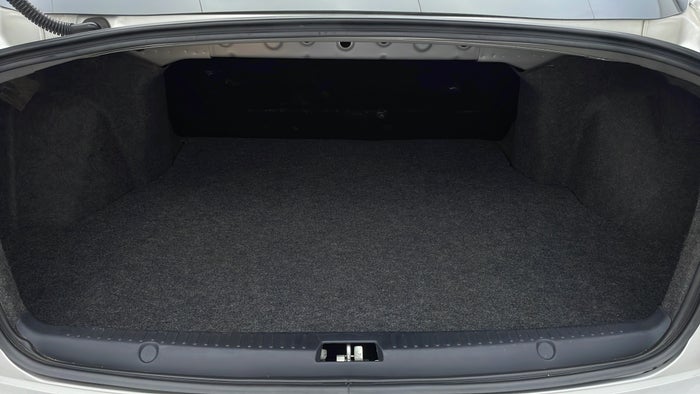 MITSUBISHI LANCER EX-Boot Inside View