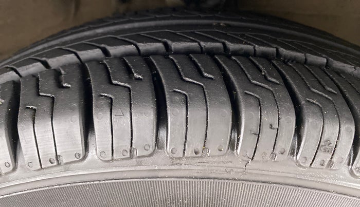 2015 Hyundai i10 MAGNA 1.1 IRDE2, Petrol, Manual, 42,653 km, Right Front Tyre Tread