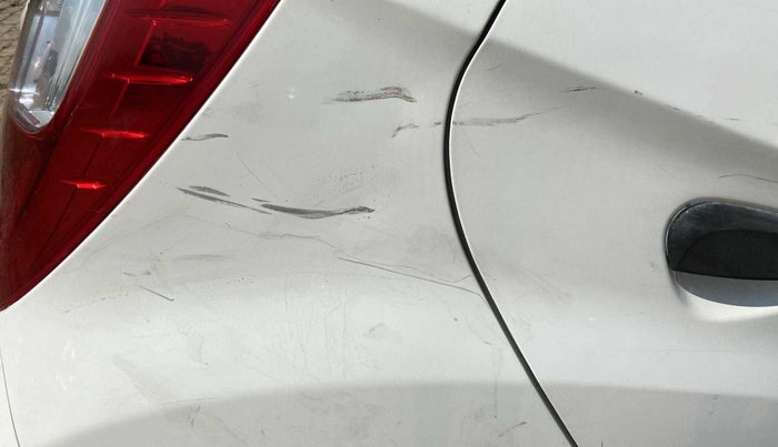 2017 Hyundai Eon MAGNA PLUS, Petrol, Manual, 33,425 km, Right quarter panel - Minor scratches