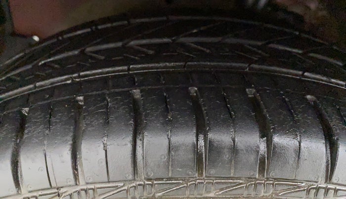 2014 Maruti Celerio ZXI D, Petrol, Manual, 89,725 km, Left Rear Tyre Tread