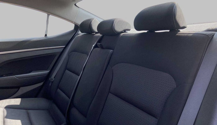 2017 Hyundai New Elantra 2.0 SX MT, Petrol, Manual, 61,558 km, Right Side Rear Door Cabin
