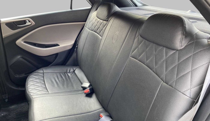 2018 Hyundai Elite i20 SPORTZ 1.4, Diesel, Manual, 26,434 km, Right Side Rear Door Cabin