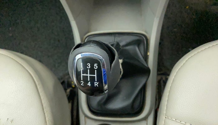 2018 Tata Tiago XZ PETROL, CNG, Manual, 98,861 km, Gear lever - Knob cover torn