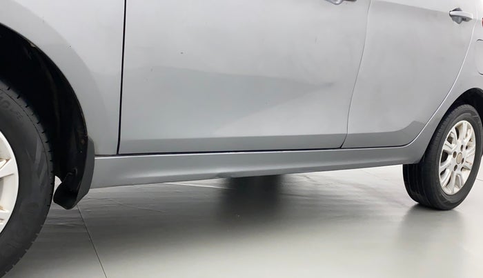 2018 Tata Tiago XZ PETROL, CNG, Manual, 98,861 km, Left running board - Paint is slightly faded