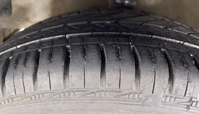2018 Hyundai Eon ERA PLUS, Petrol, Manual, 31,189 km, Left Front Tyre Tread