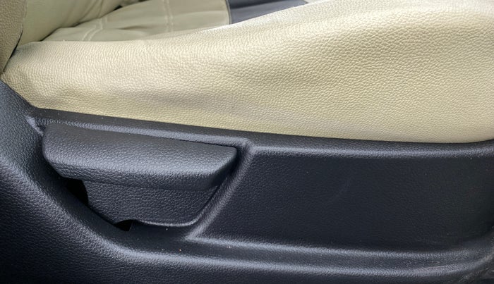 2018 Hyundai Eon ERA PLUS, Petrol, Manual, 31,189 km, Driver Side Adjustment Panel