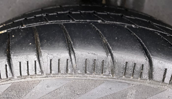 2016 Volkswagen Ameo COMFORTLINE 1.2, Petrol, Manual, 61,496 km, Left Rear Tyre Tread