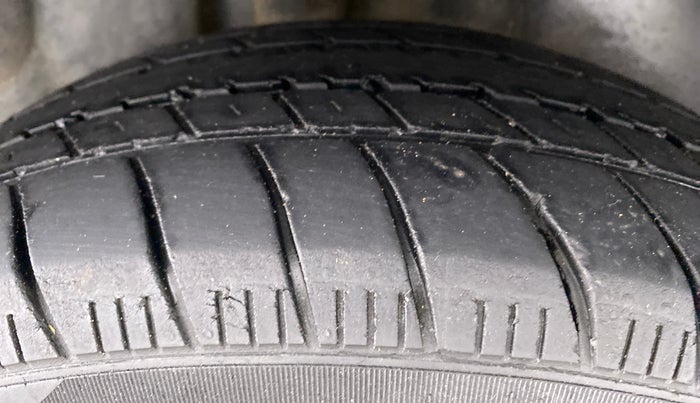 2016 Volkswagen Ameo COMFORTLINE 1.2, Petrol, Manual, 61,496 km, Right Rear Tyre Tread