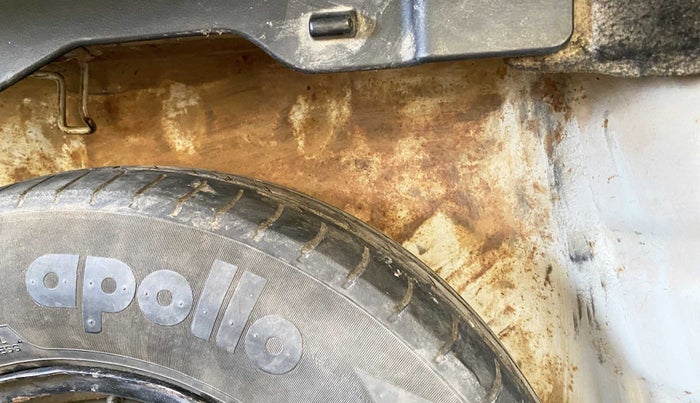 2018 Maruti Dzire VXI, Petrol, Manual, 59,468 km, Boot floor - Slight discoloration