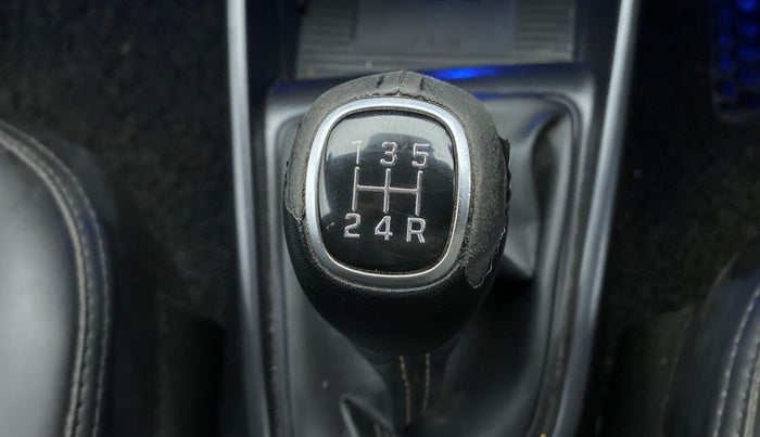 2020 Hyundai NEW I20 ASTA (O) 1.2 MT, Petrol, Manual, 56,317 km, Gear lever - Knob cover torn
