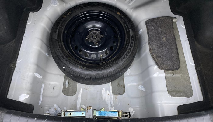 2017 Hyundai Xcent E PLUS, Petrol, Manual, 94,525 km, Spare Tyre
