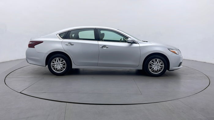 NISSAN ALTIMA-Right Side View