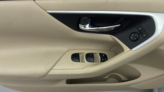 NISSAN ALTIMA-Driver Side Door Panels Controls