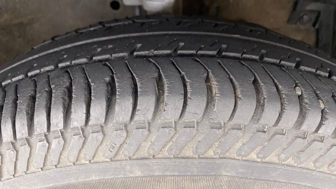 Right Front Tyre Tread