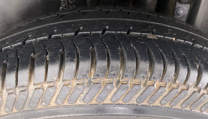 2017 Maruti Swift VXI OPT, Petrol, Manual, 33,705 km, Left Rear Tyre Tread