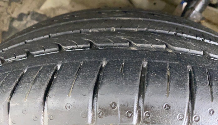 2019 Maruti Ciaz ALPHA 1.5 MT VTVT SHVS, Petrol, Manual, 61,867 km, Left Front Tyre Tread