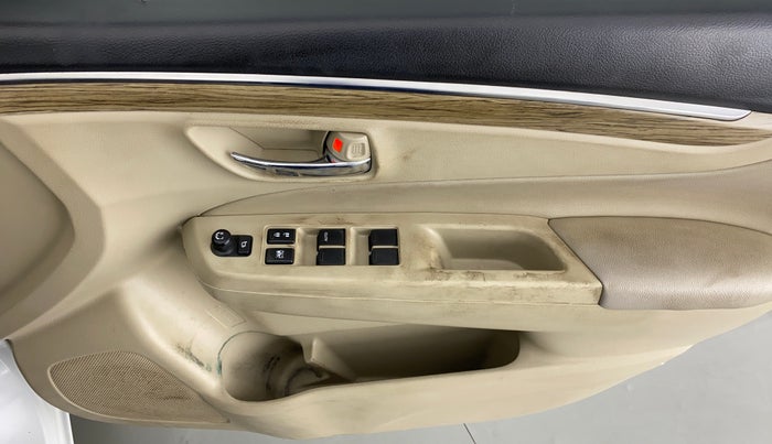 2019 Maruti Ciaz ALPHA 1.5 MT VTVT SHVS, Petrol, Manual, 61,867 km, Driver Side Door Panels Control