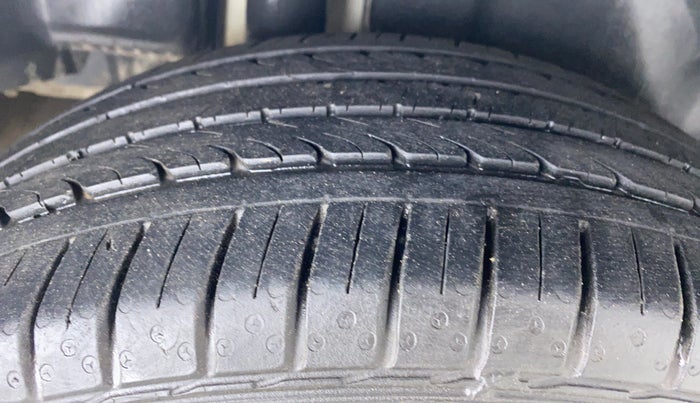2019 Maruti Ciaz ALPHA 1.5 MT VTVT SHVS, Petrol, Manual, 61,867 km, Right Rear Tyre Tread