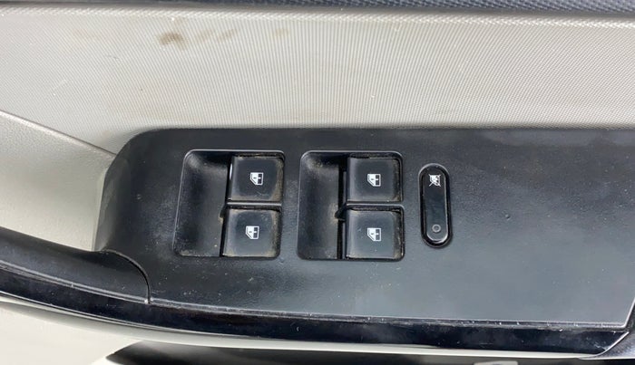 2018 Tata Tiago XZ 1.05 REVOTORQ, Diesel, Manual, 49,115 km, Right front window switch / handle - Master window function not working