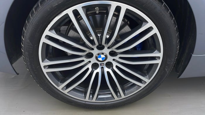 BMW 530I-Alloy Wheel RHS Rear Scratch