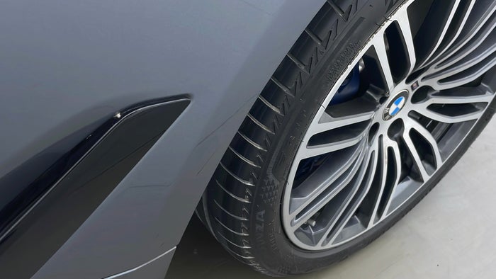 BMW 530I-Fender RHS Scratch