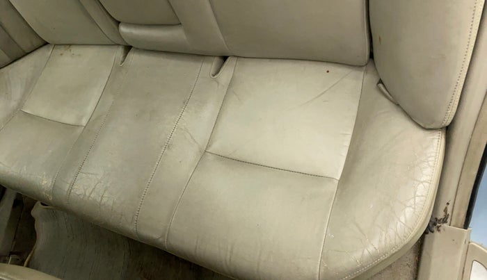 2011 Toyota Corolla Altis GL PETROL, Petrol, Manual, 94,719 km, Second-row left seat - Cover slightly torn