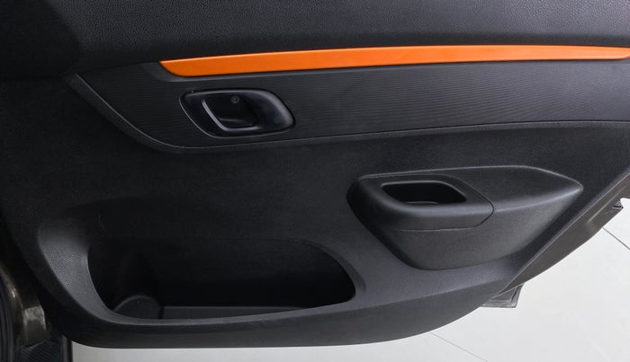 2018 Renault Kwid CLIMBER 1.0, Petrol, Manual, 15,987 km, Driver Side Door Panels Control