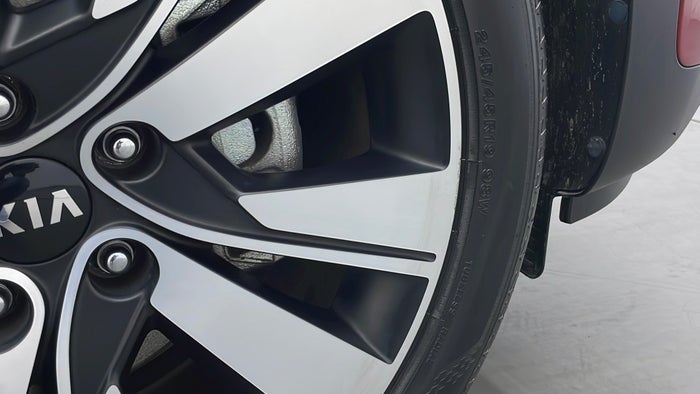 KIA SPORTAGE-Alloy Wheel RHS Front Scratch