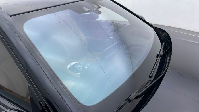 BMW 750LI-Windshield Front Scratch