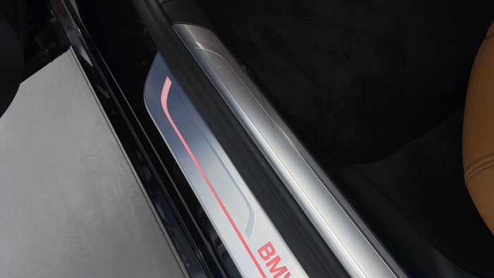 BMW 750LI-Running Board LHS Scratch