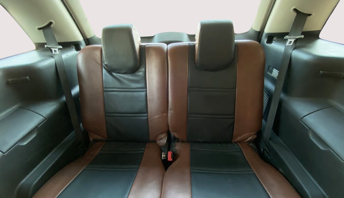 2017 Tata Hexa Varicor 320 XE, Diesel, Manual, Third Seat Row ( optional )