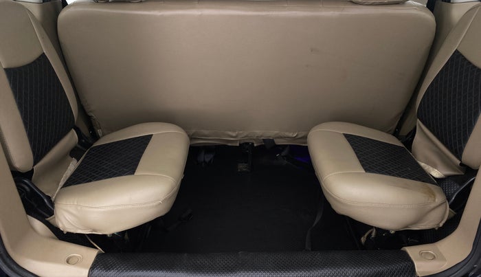 2017 Mahindra TUV300 T8, Diesel, Manual, 80,621 km, Third Seat Row ( optional )