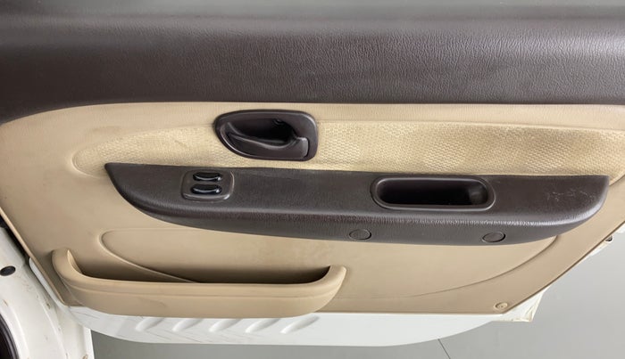 2014 Hyundai Santro Xing GL PLUS, CNG, Manual, 89,083 km, Driver Side Door Panels Control