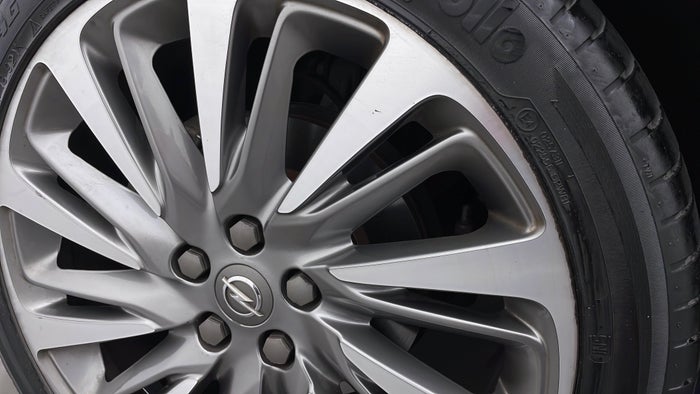 OPEL ASTRA-Alloy Wheel LHS Front Scratch