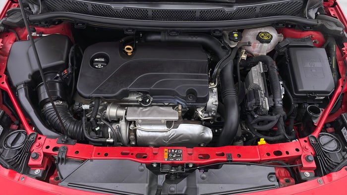 OPEL ASTRA-Engine Bonet View
