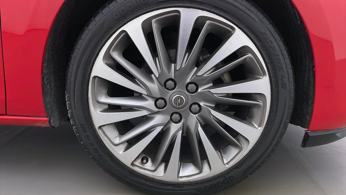 OPEL ASTRA-Alloy Wheel RHS Front Scratch