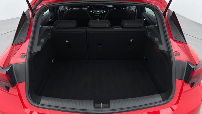 OPEL ASTRA-Boot Inside View