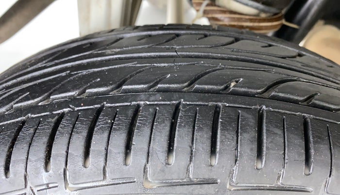 2015 Maruti Alto K10 LXI CNG, CNG, Manual, 80,208 km, Right Rear Tyre Tread