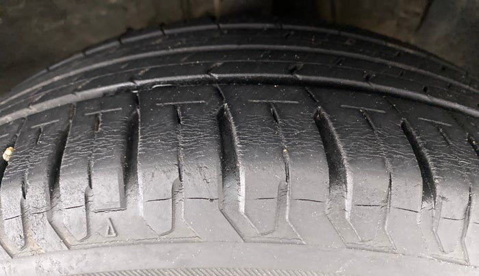 2018 Hyundai Verna 1.6 SX VTVT, Petrol, Manual, 21,745 km, Right Front Tyre Tread