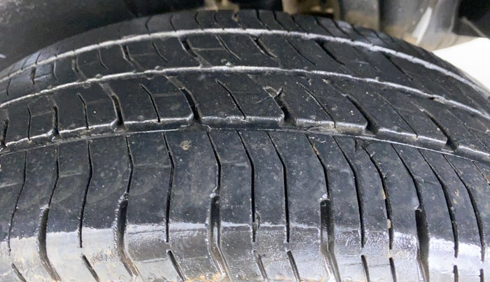 2018 Maruti Ertiga VXI, Petrol, Manual, 65,982 km, Left Rear Tyre Tread