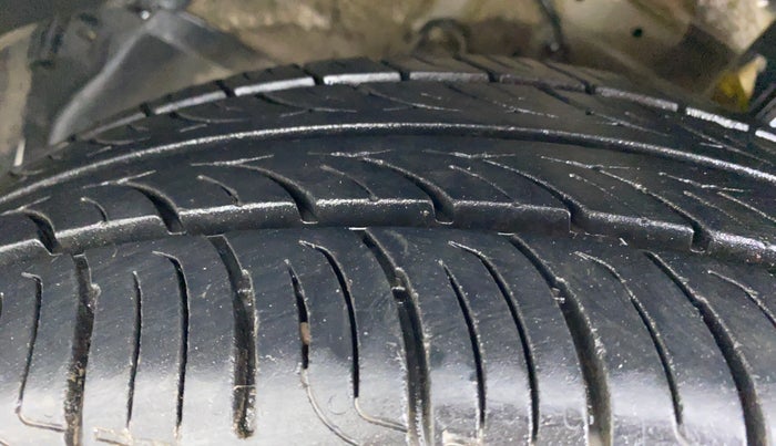 2018 Maruti Ertiga VXI, Petrol, Manual, 65,982 km, Left Front Tyre Tread