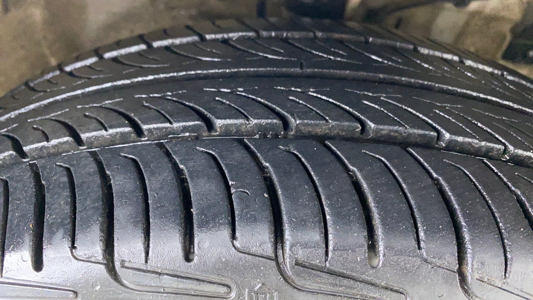 Right Front Tyre Tread