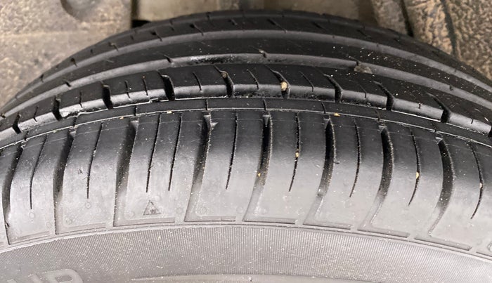 2021 Renault Duster RXZ CVT 1.3 TURBO, Petrol, Automatic, 13,193 km, Right Rear Tyre Tread