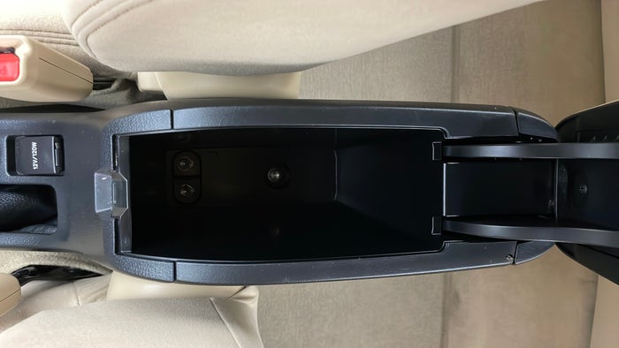 TOYOTA YARIS-Centre Console Cover Missing