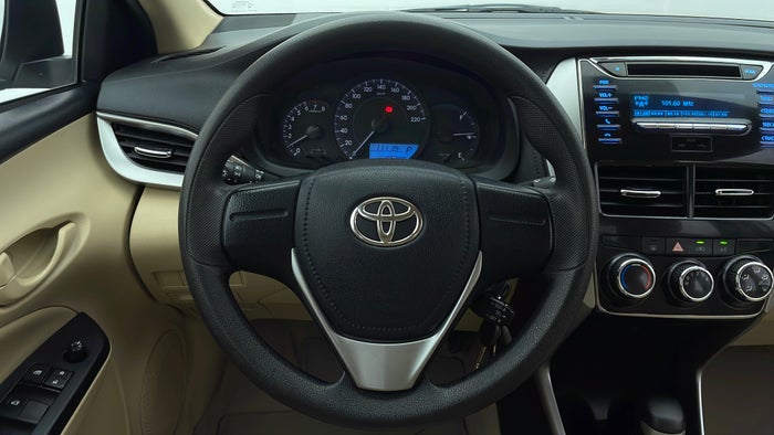 TOYOTA YARIS-Steering Wheel Close-up