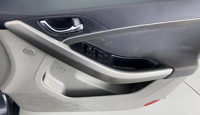 2019 Tata NEXON XZA + 1.2 PETROL A/T, Petrol, Automatic, 40,858 km, Driver Side Door Panels Control