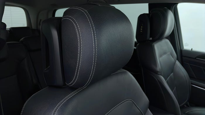 MERCEDES BENZ GL 500-Seat RHS Front Headrest missing/not working