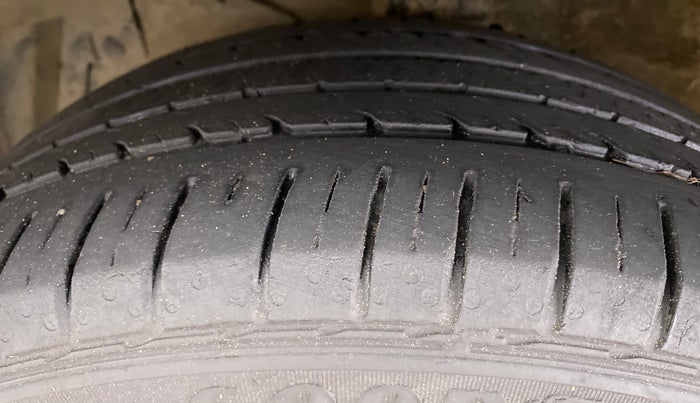 2016 Maruti Ciaz ZXI PLUS, Petrol, Manual, 73,792 km, Left Front Tyre Tread