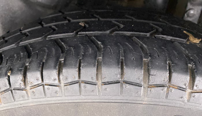 2015 Maruti Swift Dzire VXI, Petrol, Manual, 49,686 km, Left Rear Tyre Tread